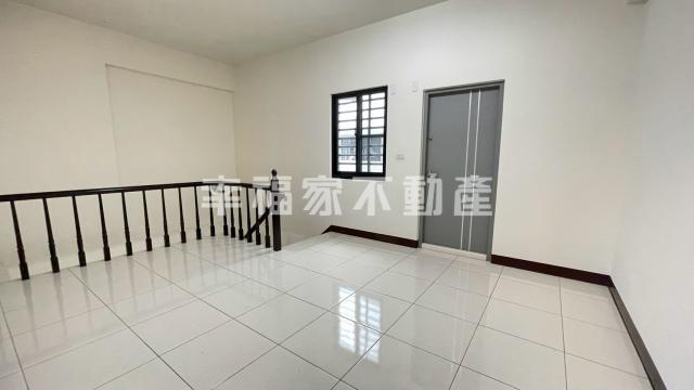 台南房仲晴媛 德崙路綠意間間套房雙車墅 照片 14