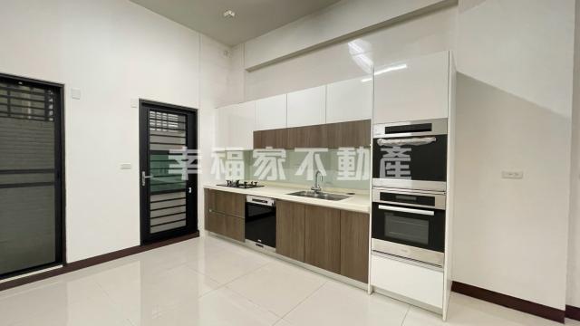 台南房仲晴媛 德崙路綠意間間套房雙車墅 照片 17