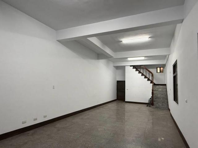 右昌商圈10米路邊間透天店面 照片 2
