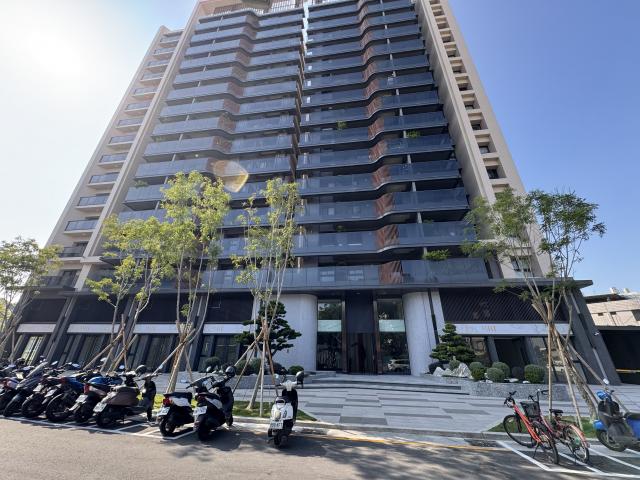 楠梓右昌華尚ART全新未住兩房+車位 照片 1