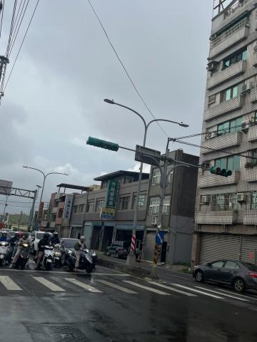 航空城房地產女王 中壢新生路邊間黃金透天雙拼金店面 照片 3