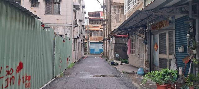岡山前峰商圈正三樓邊間舒適透天~張秀香0956849917房屋土地 照片 4