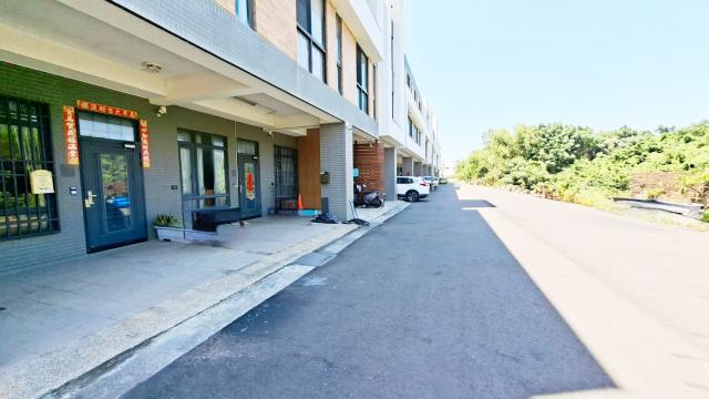 沙鹿買房買地 皇家採光四房騎樓停車輕屋齡新婚首選 照片 6