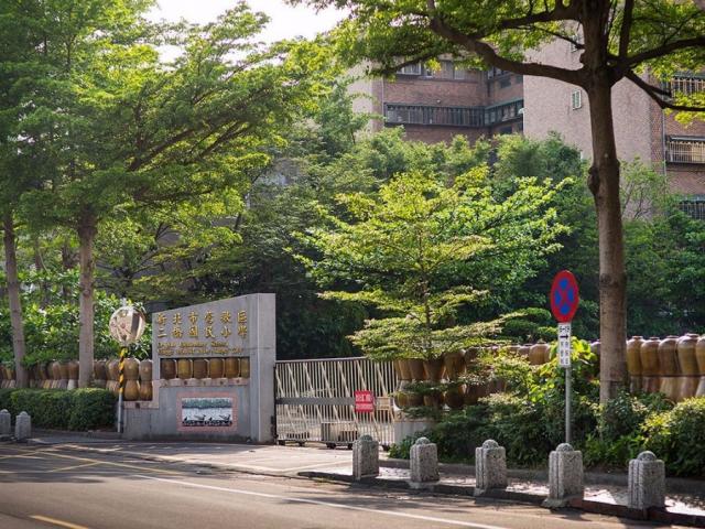 優美三房平車★ 屋主佛心!家具冷氣裝潢通通送! 照片 15