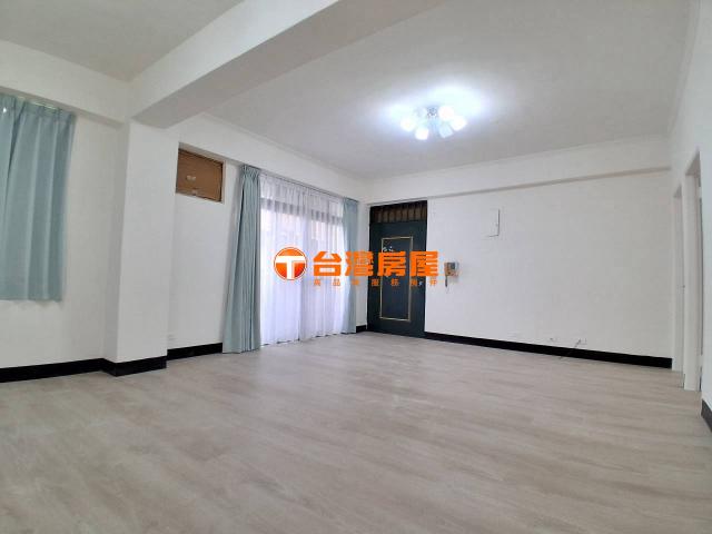中正路華廈 北大房仲女神 照片 2