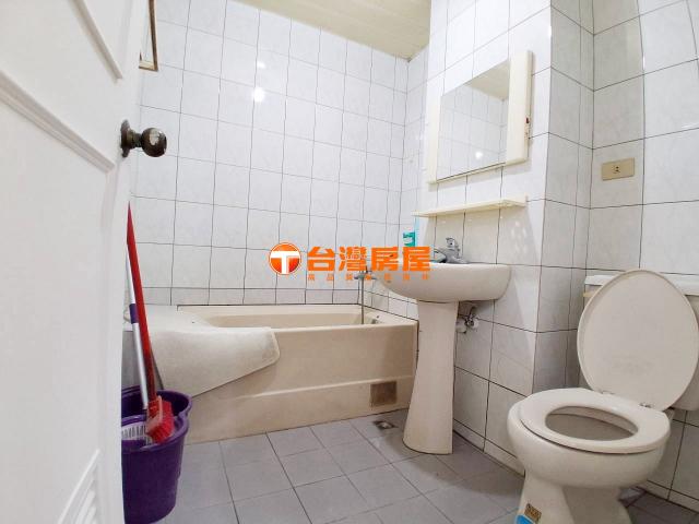 中正路華廈 北大房仲女神 照片 15