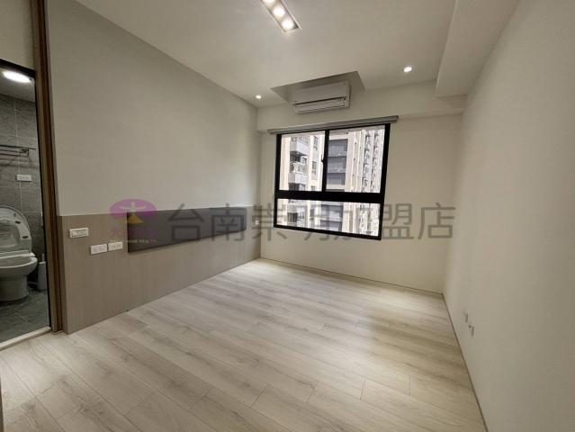 台南高鐵高檔裝潢三房平車佳展 照片 10