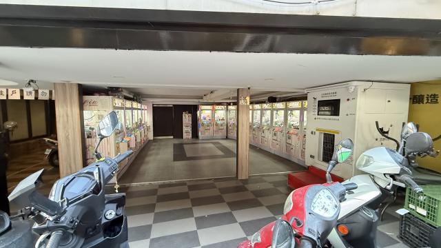 中山大同房屋 市民大道四段耀眼金店面 照片 6