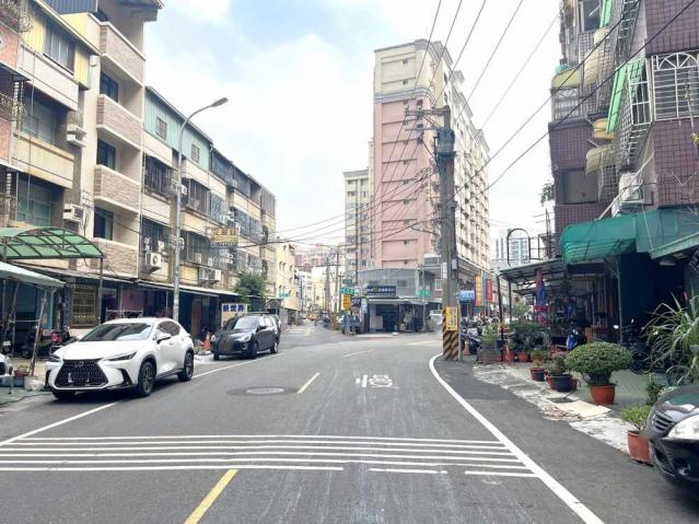 衛武大明商圈熱鬧商圈優質金G3店面+平車 照片 9
