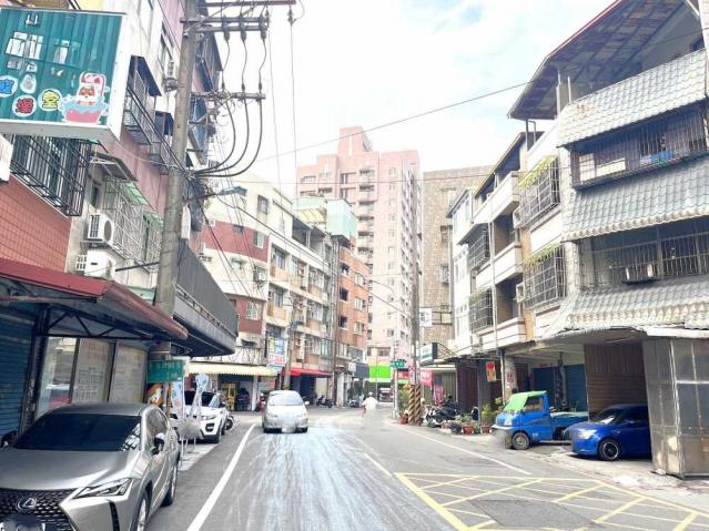 衛武大明商圈熱鬧商圈優質金G3店面+平車 照片 10