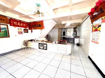 台南超級房仲推薦 近交流道南大附中自建透天(已租車位)