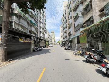 富農街10米路邊間採光店住   台南東區購屋