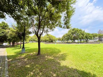 新都公園旁方正9米大面寬建地 北屯店面別墅