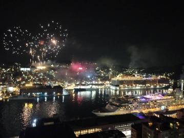 基隆房仲泡傑  市區絢麗煙火海景電梯套房