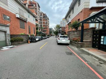 五期知名建設由鉅家天下臨路雙車庫別墅 南屯房屋土地