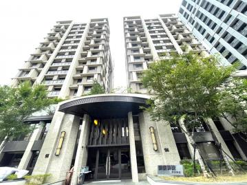 台中東區LaLaport旁六年屋三房平面車位 南屯房屋土地