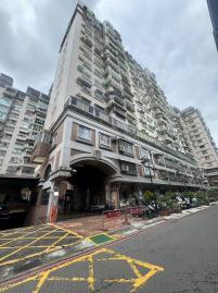 高雄房仲三寶爸 龍揚巴黎高樓景觀4房雙車位