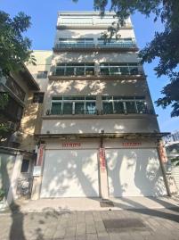 高雄房地顧問 高鐵商圈電梯透天雙店面