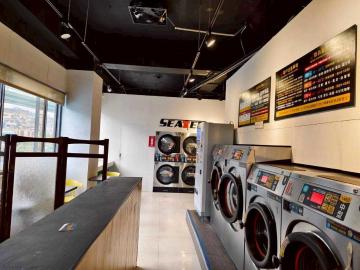 基隆火車站旁金店面