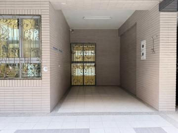 鳳山鳳東六街 質感車庫透天 | 實用與舒適兼具