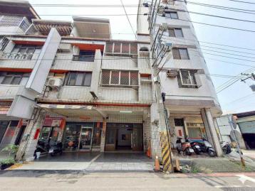 台中房仲一姐 一分鐘到東山路生活圈前後臨路可雙車質感透店
