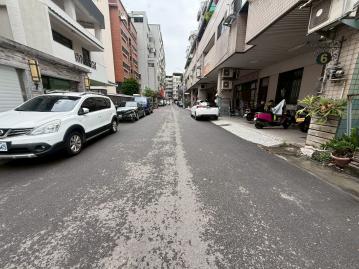 學區金店面大面寬5.4米．北平天津商圈熱點.吸客