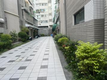 大高雄楠梓都會公園旁大地坪優質透天