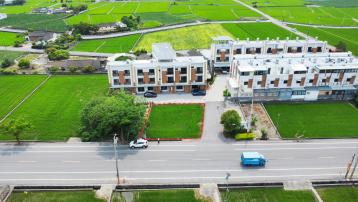 苑裡買房買地 【 大面寬15米?發財角地農地】