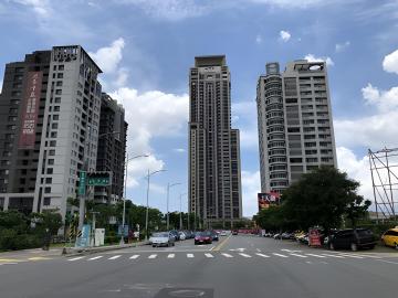 遠雄九五 氣派大戶附5車位 宏匯廣場 大台北法拍仲介