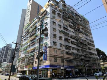 凡爾賽 出租全聯福利中心 附8車位 大台北法拍仲介