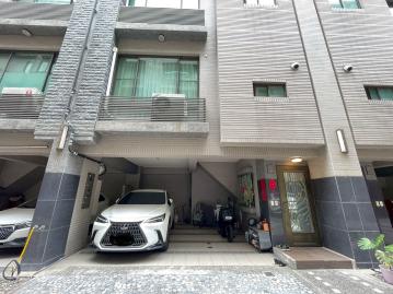 高雄左營買房  鳳翔國中*頂新特區*雙車庫別墅5樓