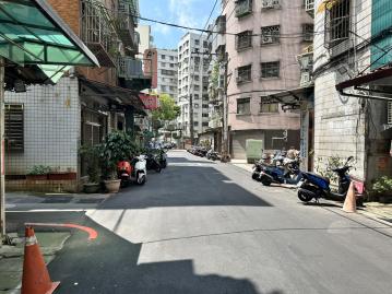 境娜團隊 228公園旁邊間巷寛4樓頂佳家