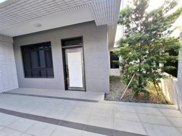 高雄店面三角窗 全新未住甕仔地面寬車墅三面採光四套房