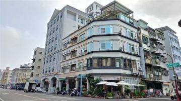 高雄店面三角窗 駁二特區捷運輕軌低總價三角窗透店