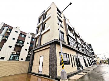 朝南邊間大面寬全新未住近中華路臨路美墅海線別墅阿嘎