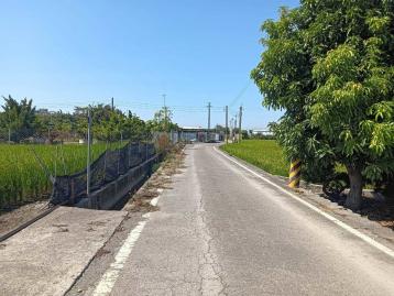 溪州中山路旁有水有電美農地
