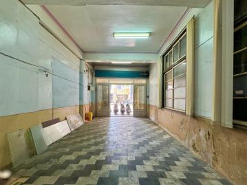 北區成功路燙金門牌臨20米路店住-台南金牌房仲