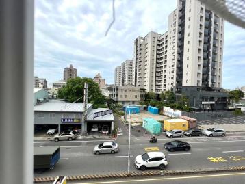 東區正臨東門路面朝南財源滾滾3樓透天店面