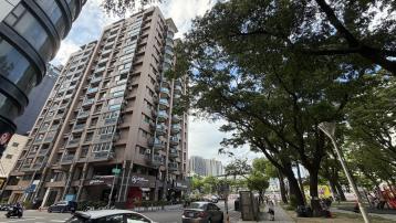 左鼓看房找阿樂 巨蛋商圈捷運誠品三房平車