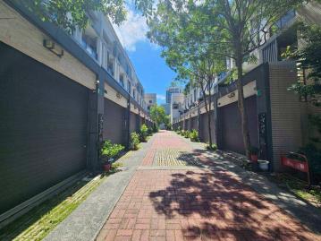 台南副都心ㄚ欣買賣好房 星月灣輕屋齡車墅
