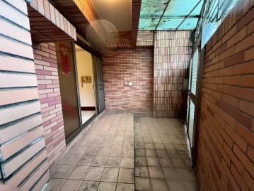 基隆房產達人阿姐 培德路正路邊一樓倉儲辦公住家