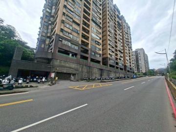 基隆房產達人阿姐 安樂區天驕社區入口雙店面超值首選