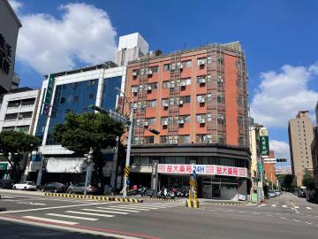 台中房產許哥Clay ㊣衛道新世界近中國醫學院熱鬧透天店面