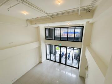 高雄房地專家 亞洲新灣區超旺店面