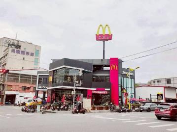 花蓮市區近六星級艾美酒店麥當勞旁店住