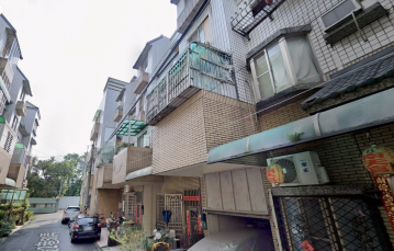  潭子區大富路美透天門前車庫天慈