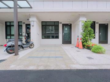 台中好房推薦 台中龍井國小全新四房臨路別墅