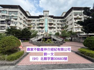 台北房產財哥新店羅馬山莊亮麗電梯四房車