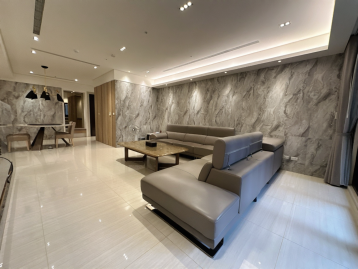 世界首席美裝璜面中庭83坪大3房雙車（可買1車）