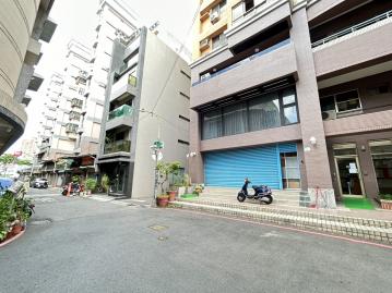 鼓山房產女王 樹德家商輕軌站面寬店住1-3樓3個大 平車
